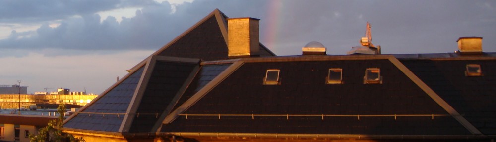 Regnbue over oestejendoms tag